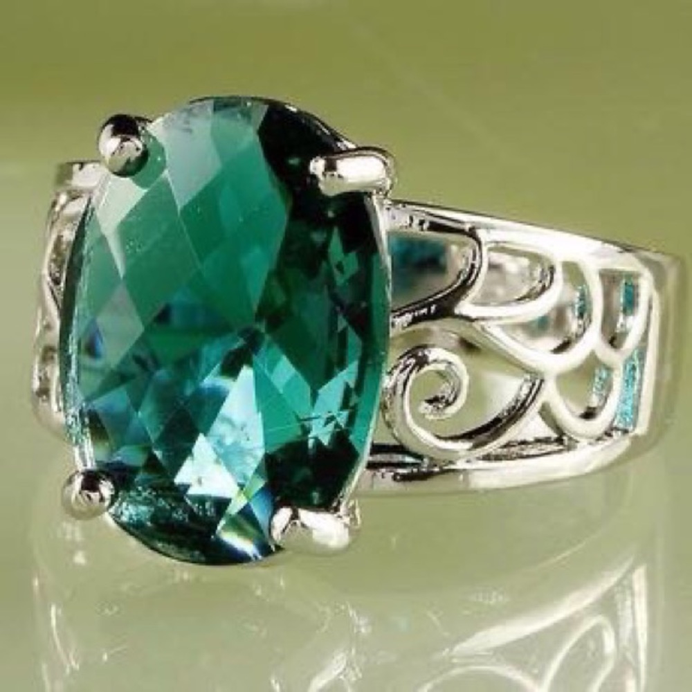 Silver ring marked with .925 Rick Green Faux Emerald Stone NWT 9 8 7